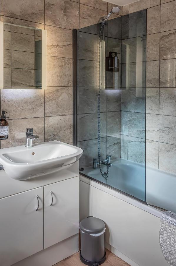 Modern 3-Bed House On Tarporley High Street Villa Luaran gambar
